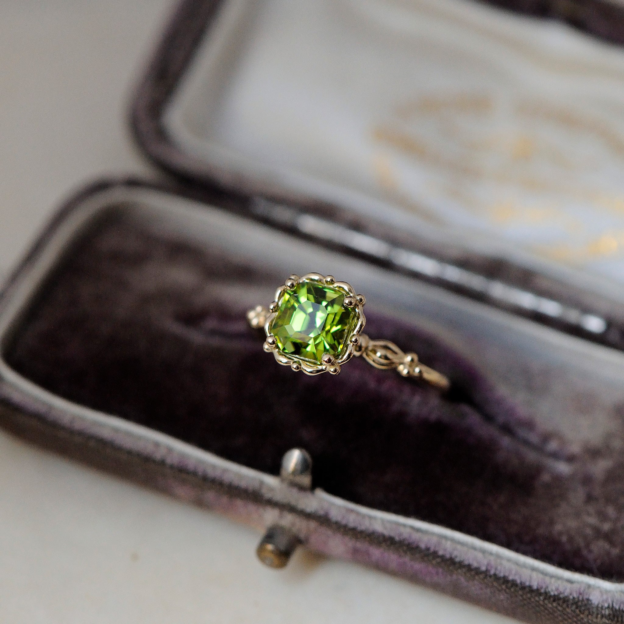 relax line puffsleeve ring　ペリドットリング