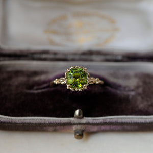 relax line puffsleeve ring　ペリドットリング
