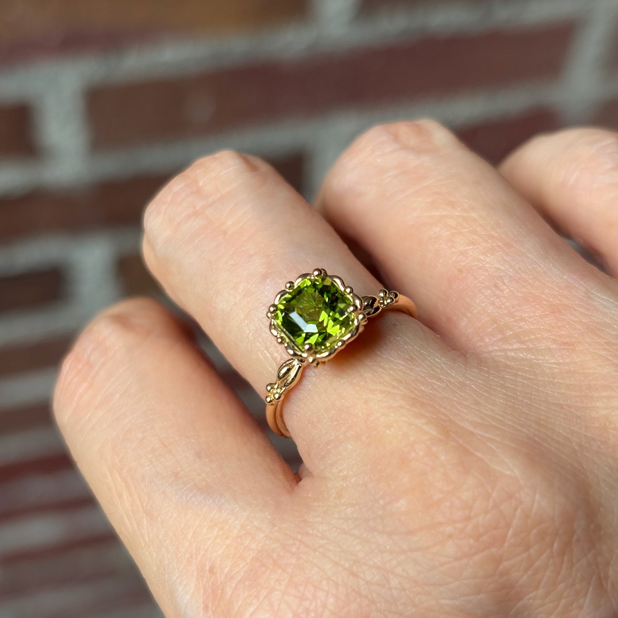 relax line puffsleeve ring　ペリドットリング
