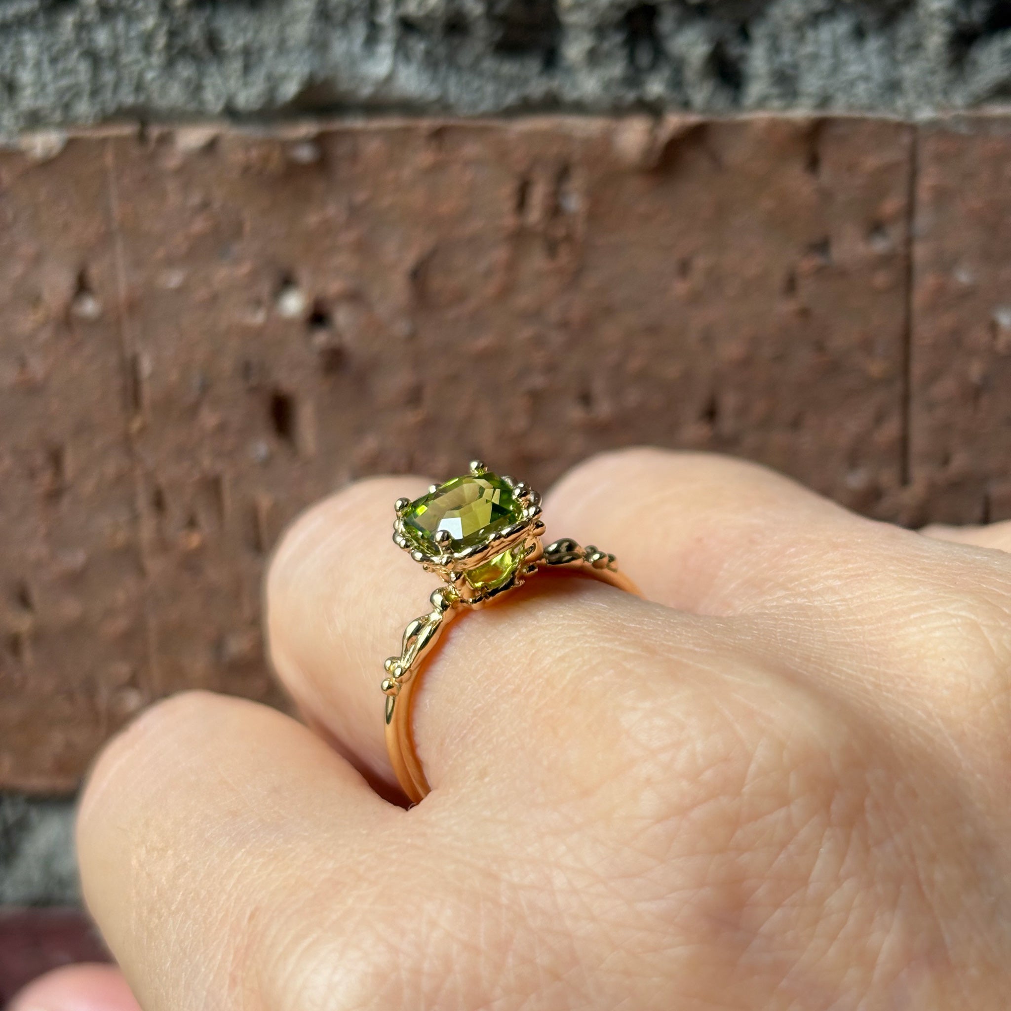relax line puffsleeve ring　ペリドットリング