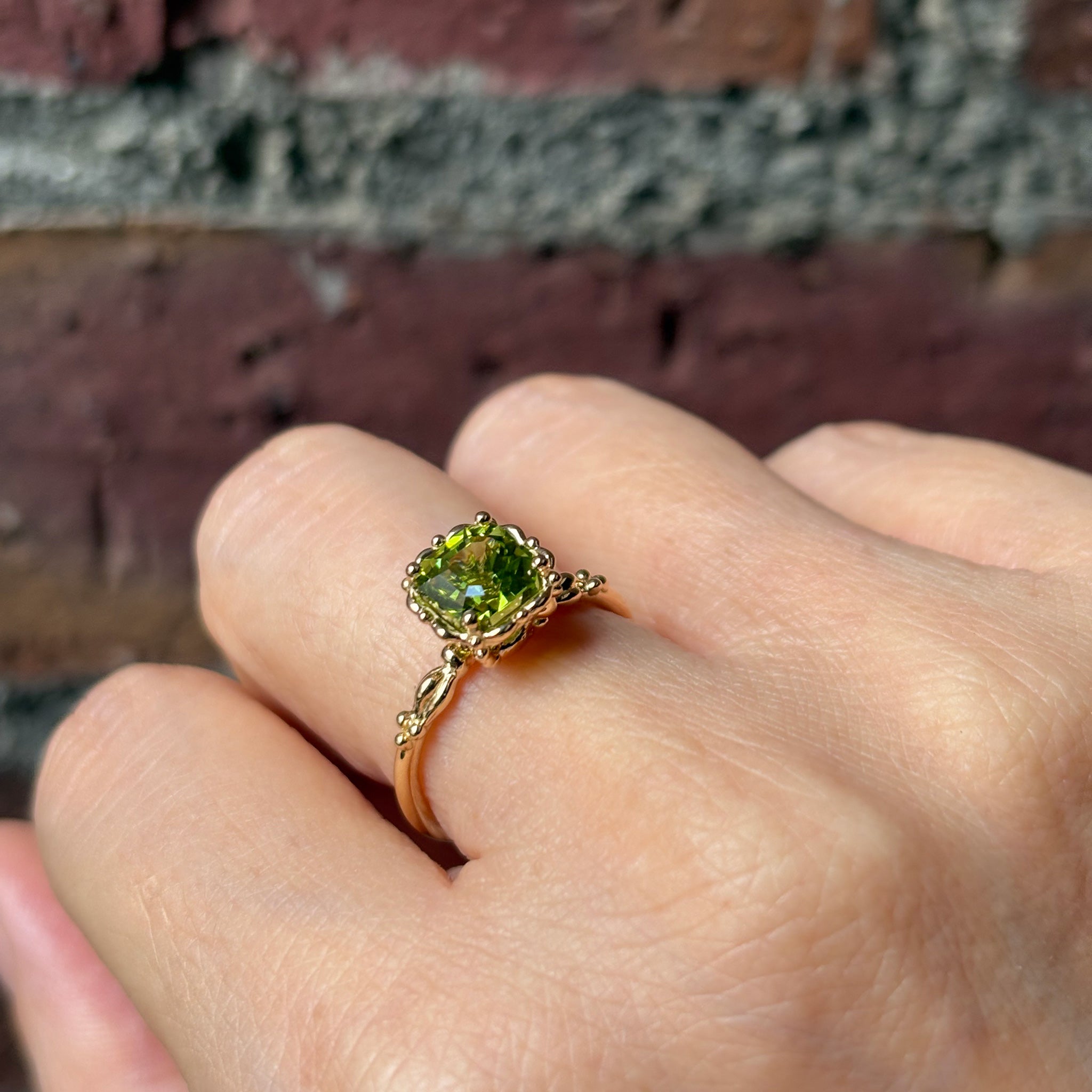 relax line puffsleeve ring　ペリドットリング