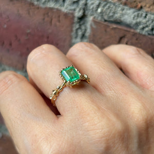 relax line puffsleeve cuffs ring　エメラルドリング