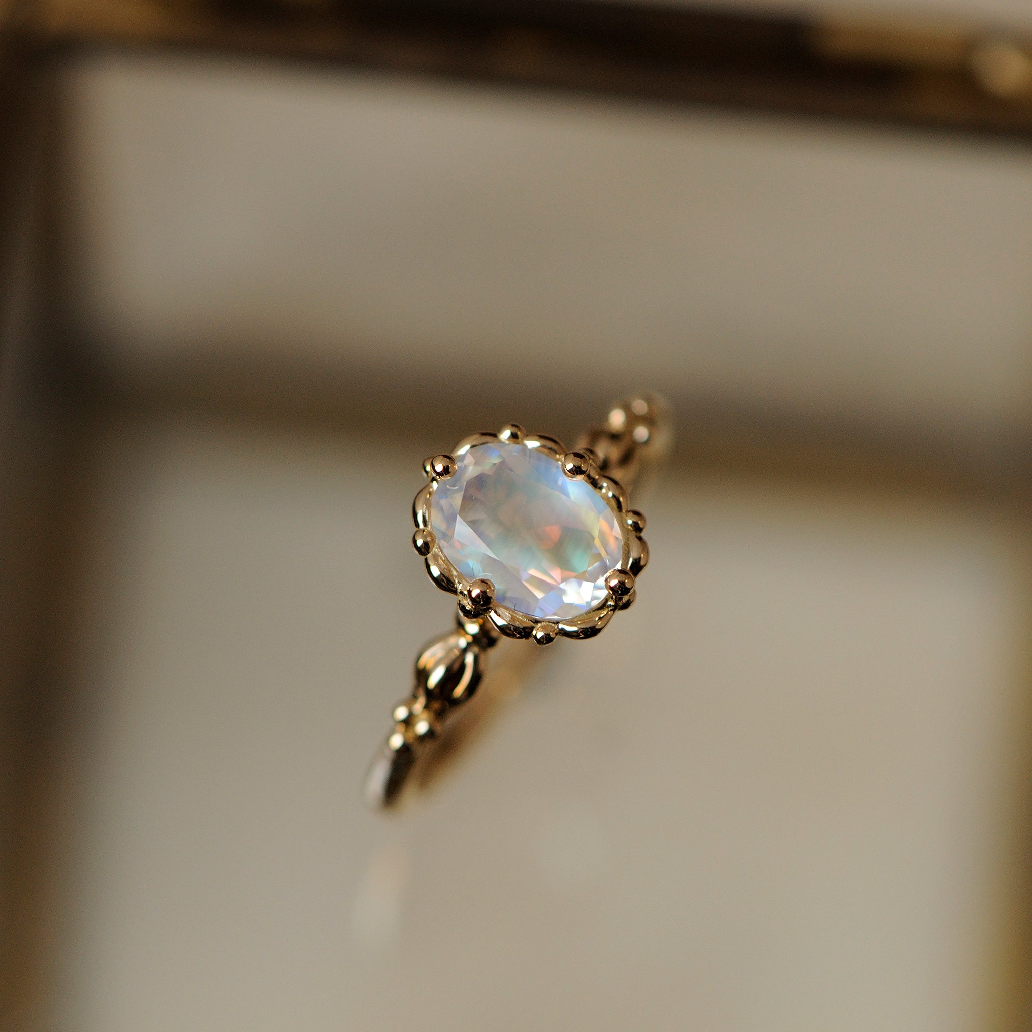 relax line puffsleeve ring　ムーンストーンリング