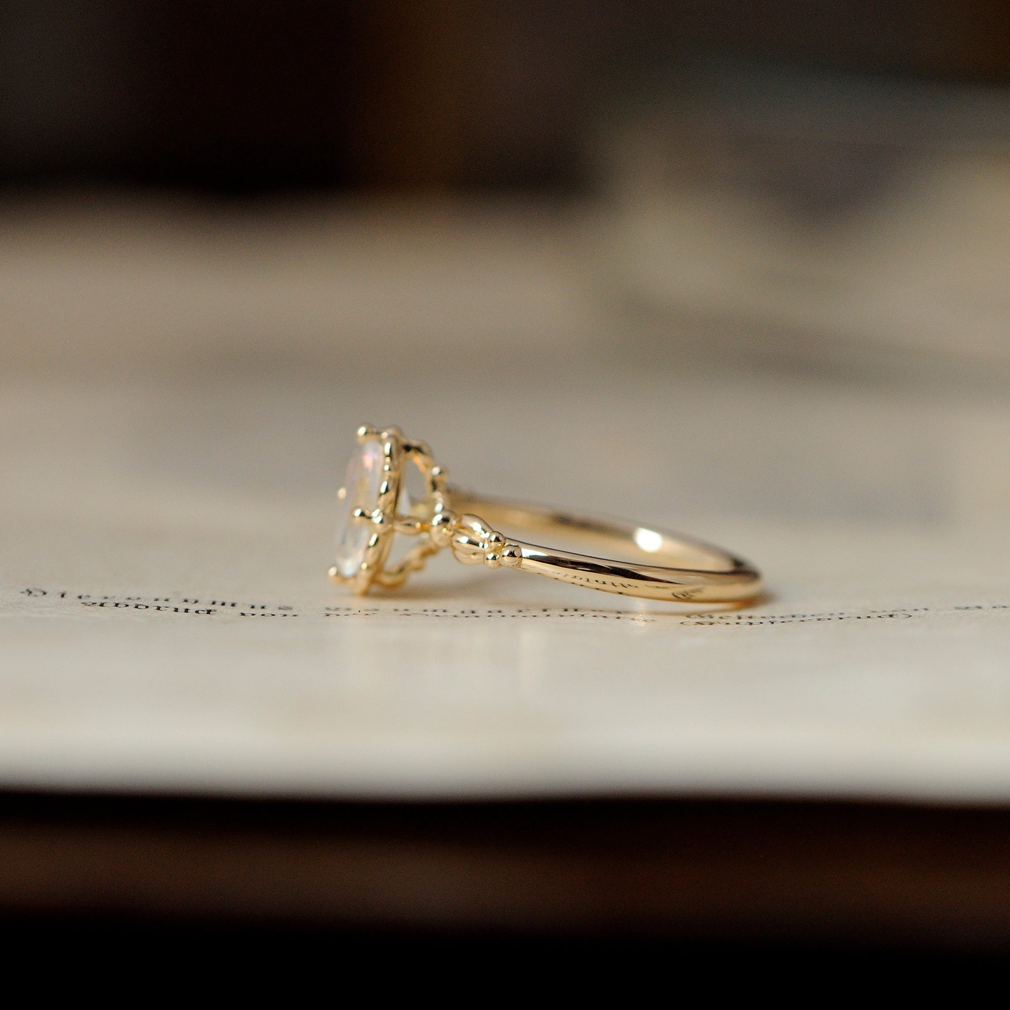 relax line puffsleeve ring　ムーンストーンリング