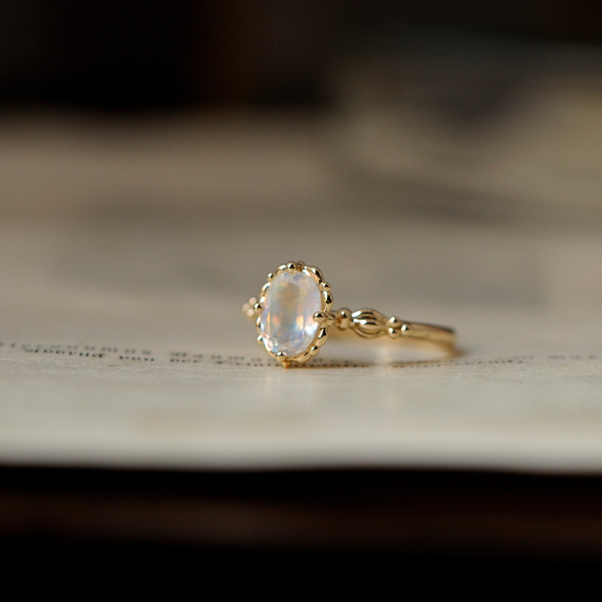 relax line puffsleeve ring　ムーンストーンリング