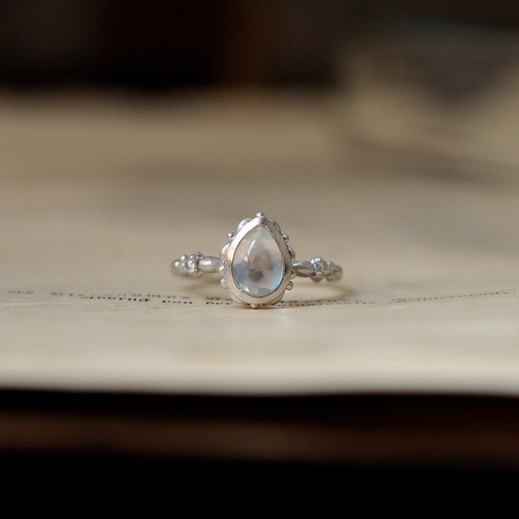 relax line puffsleeve ring　ムーンストーンリング