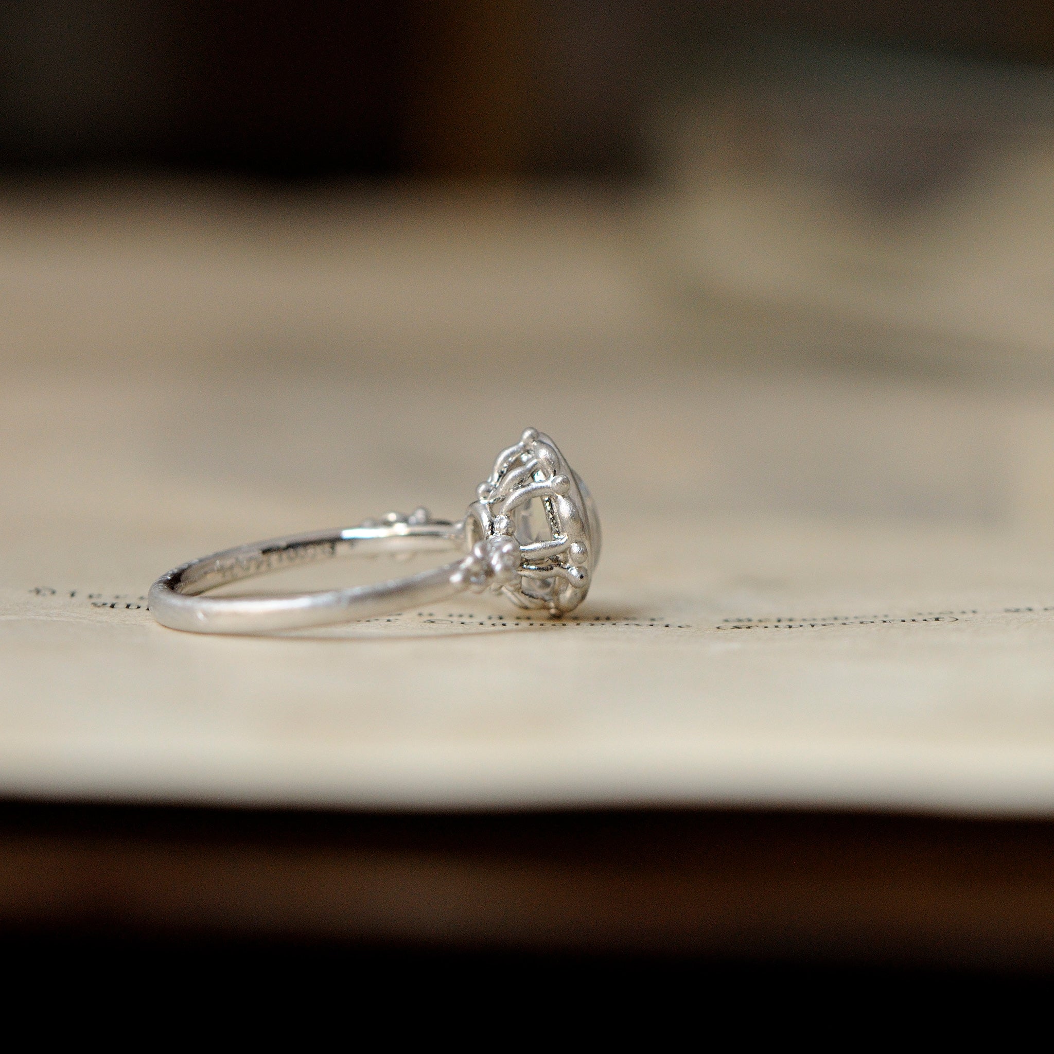 relax line puffsleeve ring　ムーンストーンリング