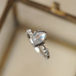 relax line puffsleeve ring　ムーンストーンリング