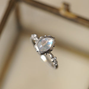 relax line puffsleeve ring　ムーンストーンリング