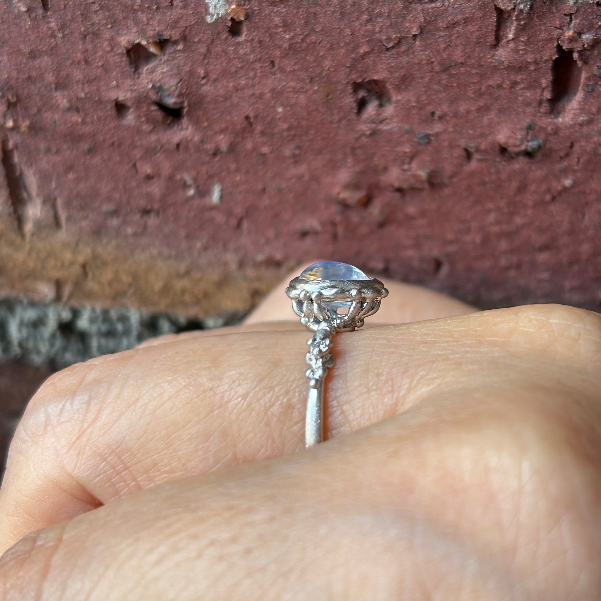 relax line puffsleeve ring　ムーンストーンリング
