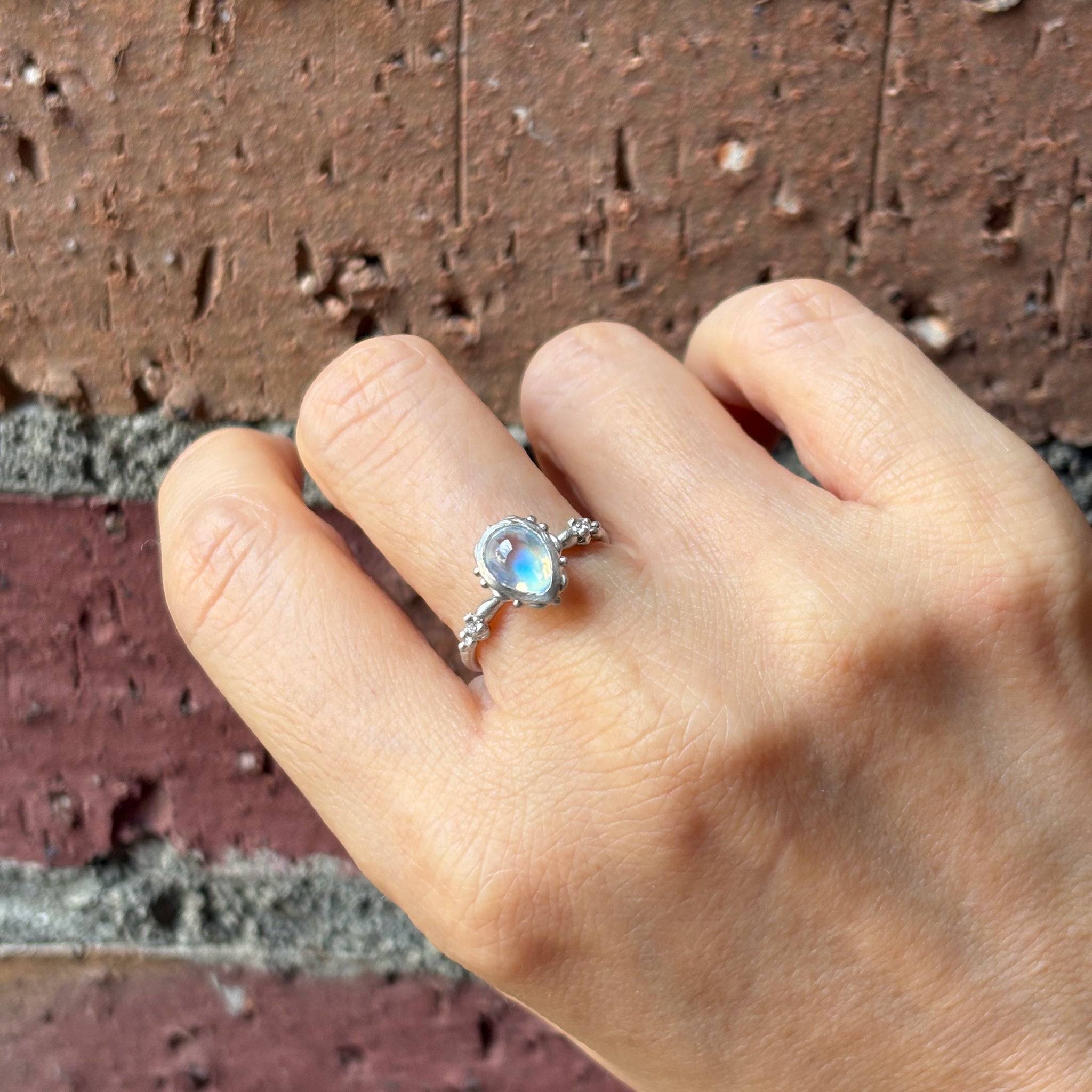relax line puffsleeve ring　ムーンストーンリング