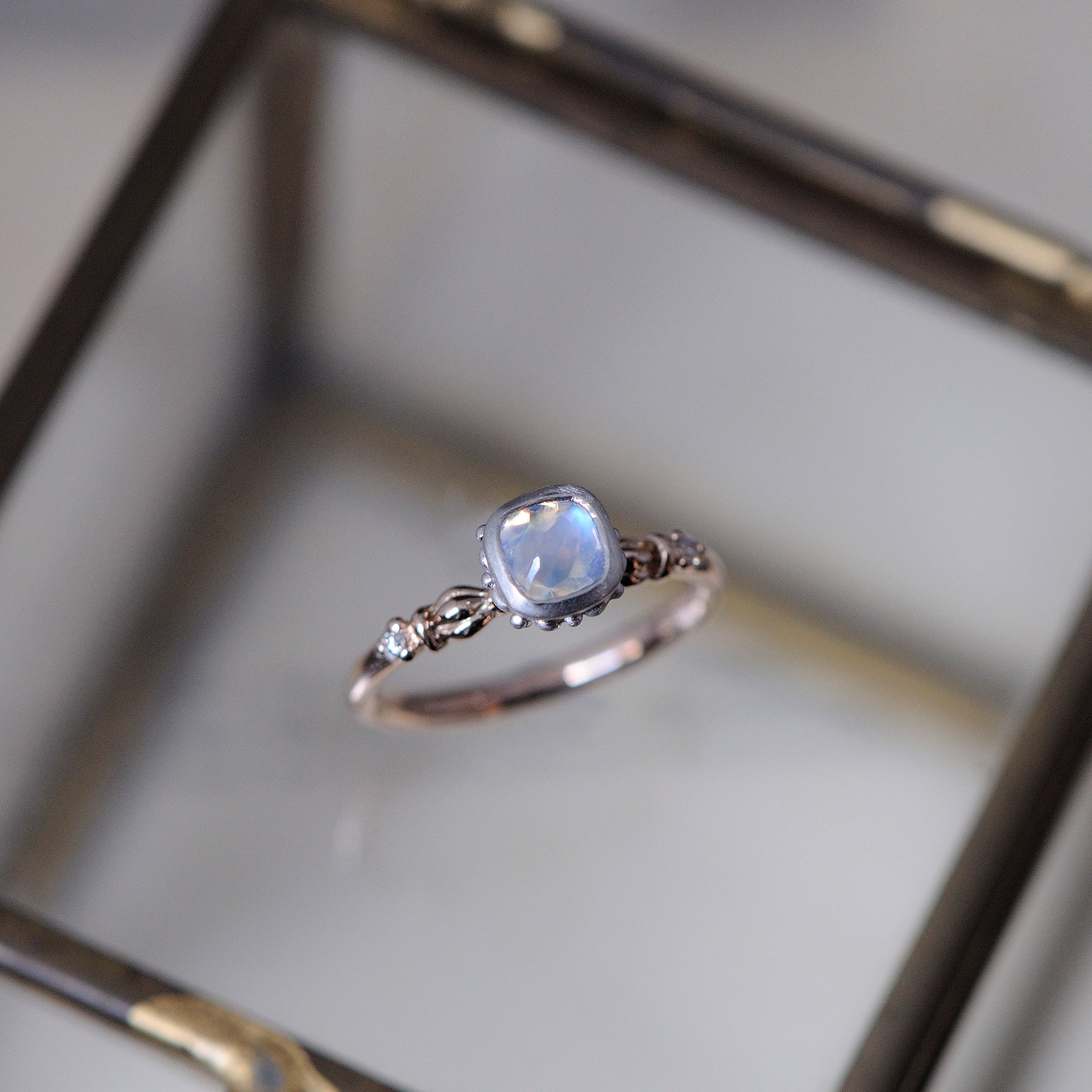 relax line puffsleeve ring　ムーンストーンリング