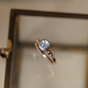 relax line puffsleeve ring　ムーンストーンリング