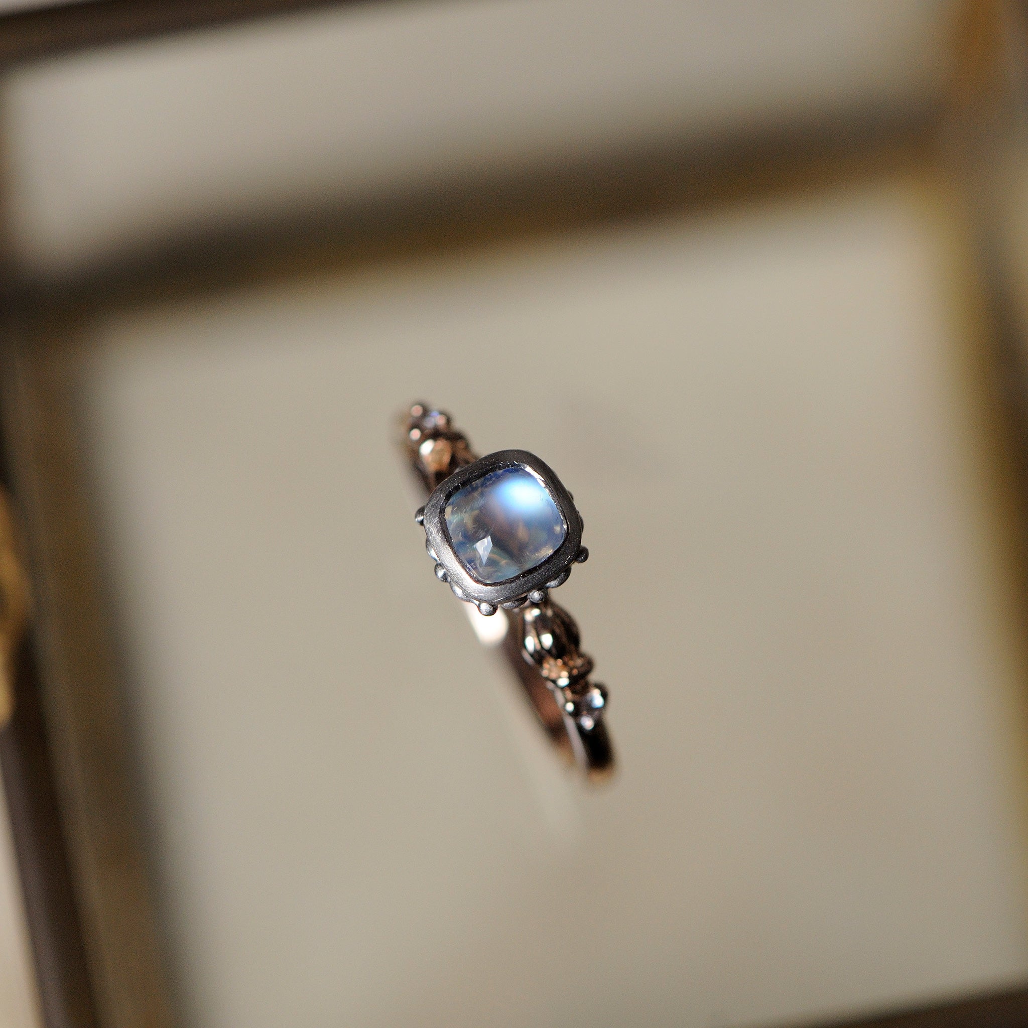 relax line puffsleeve ring　ムーンストーンリング