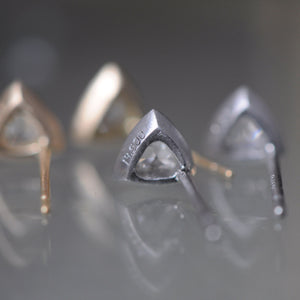 graceline　trilliant cut pierced earrings / 三角ピアス pt