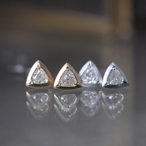 graceline　trilliant cut pierced earrings / 三角ピアス pt