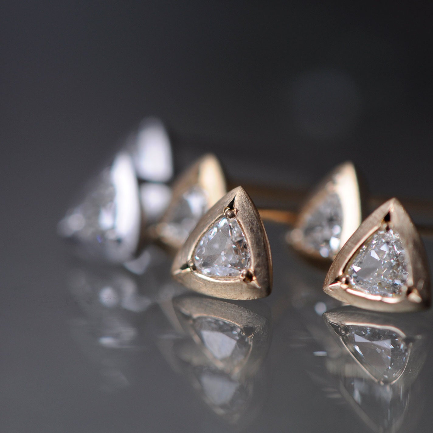 graceline　trilliant cut pierced earrings / 三角ピアス