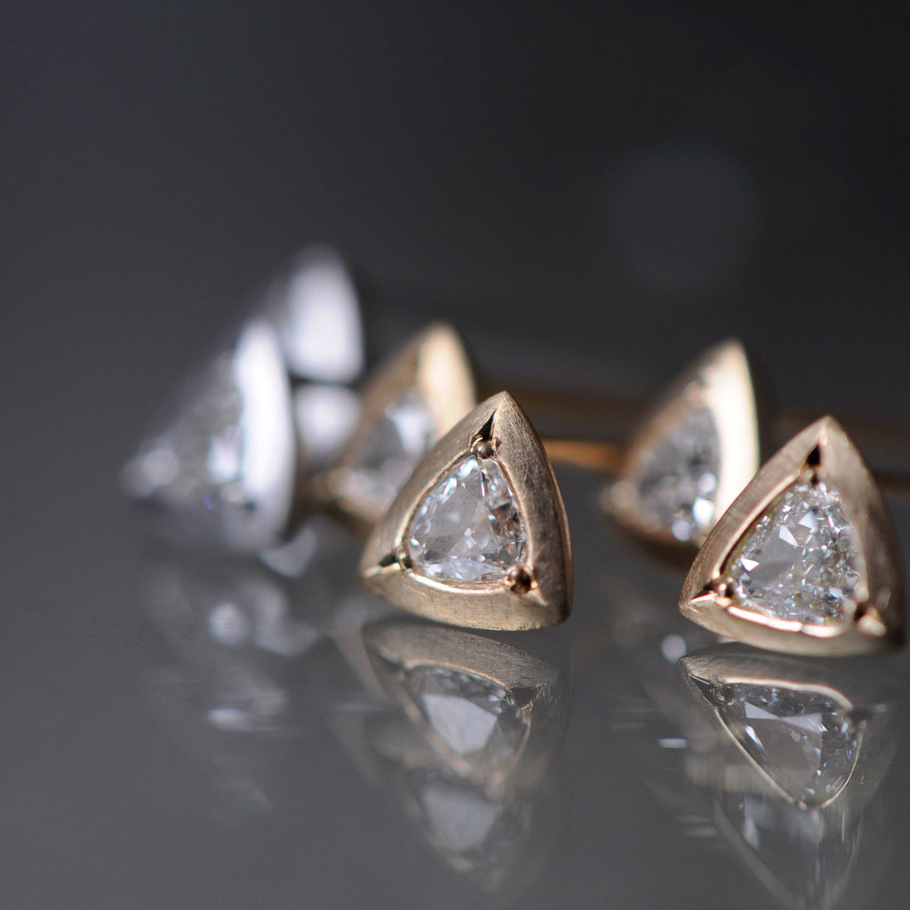 graceline　trilliant cut pierced earrings / 三角ピアス