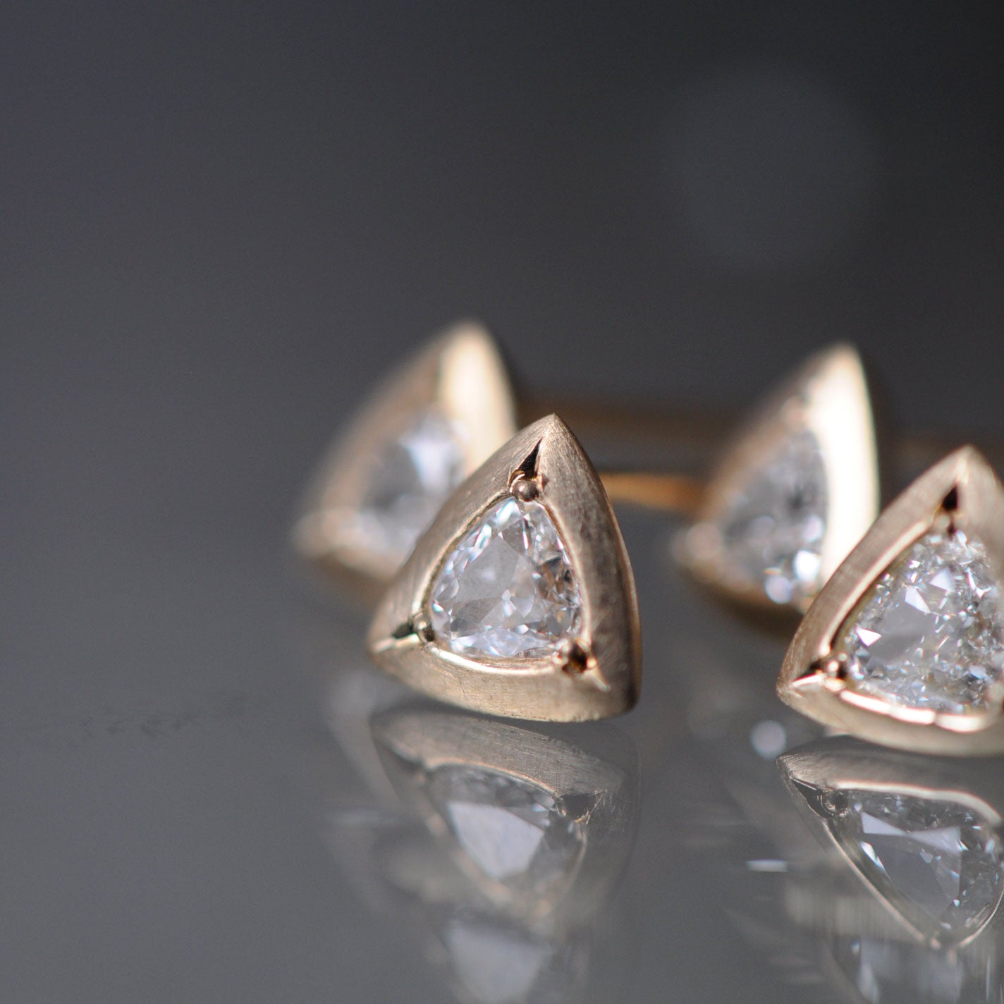 graceline　trilliant cut pierced earrings / 三角ピアス