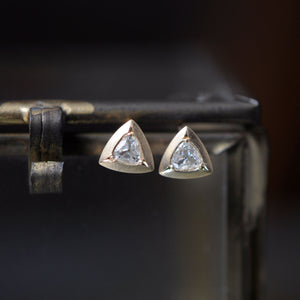 graceline　trilliant cut pierced earrings / 三角ピアス