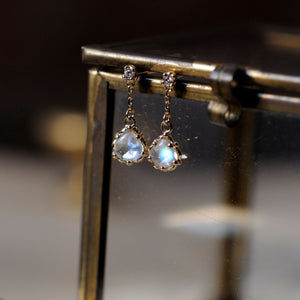 relax line pierced earrings　ムーンストン×ダイヤモンドピアス　