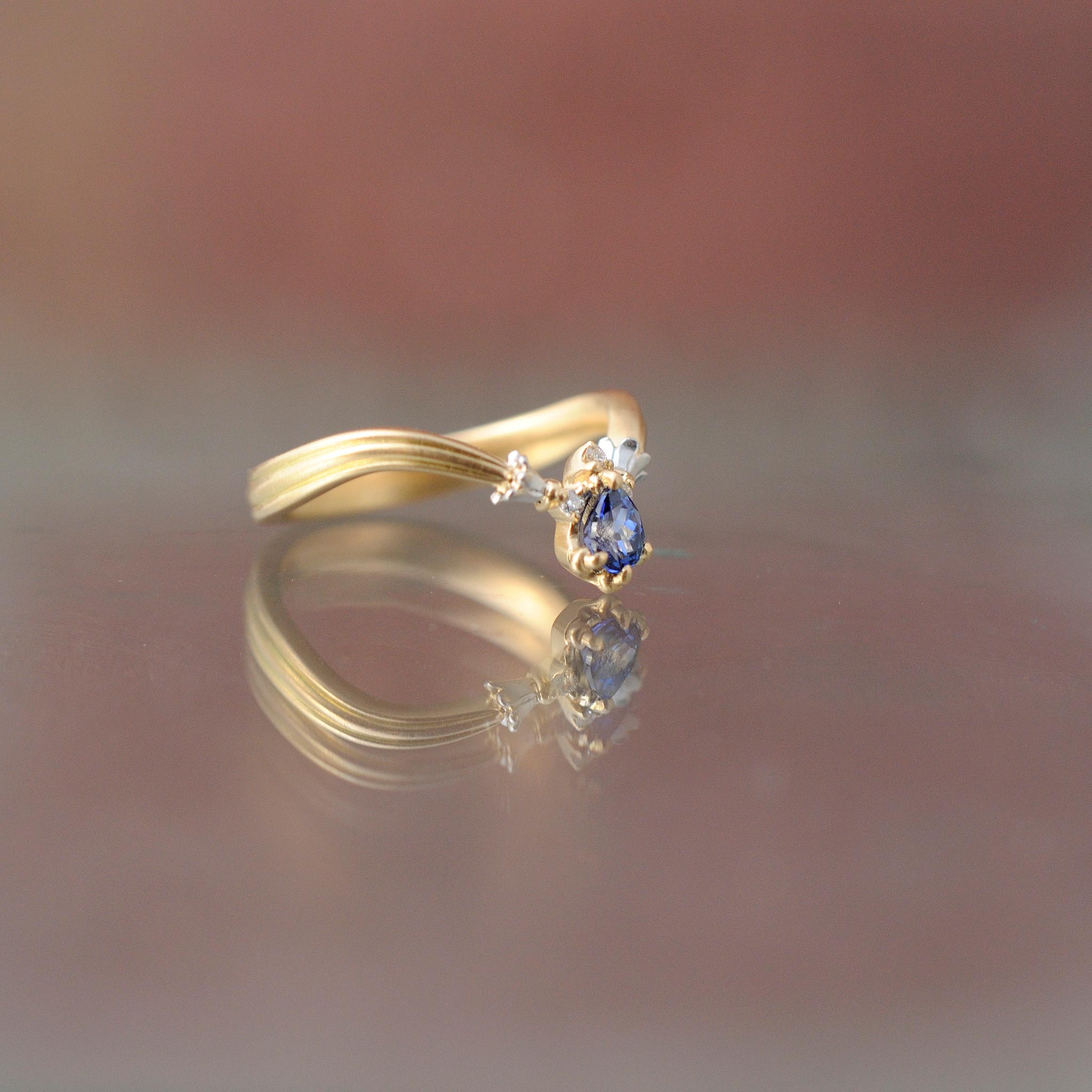 graceline　V shaped tiara ring sapphire/Vライン　ティアラリング