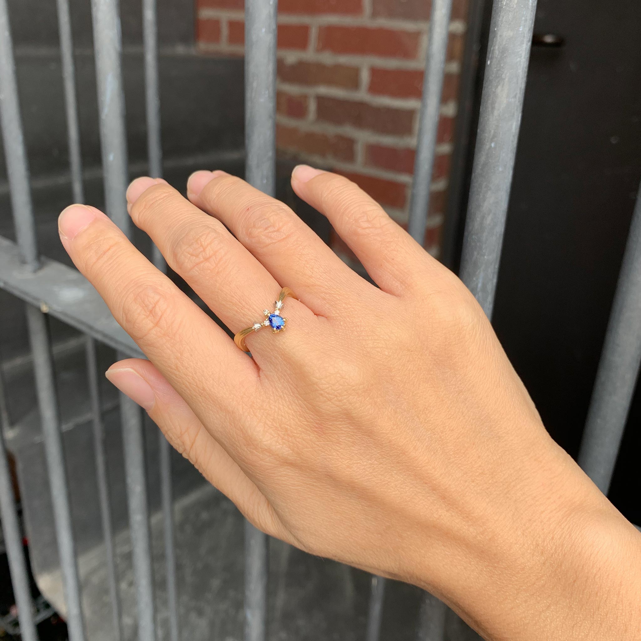 graceline　V shaped tiara ring sapphire/Vライン　ティアラリング